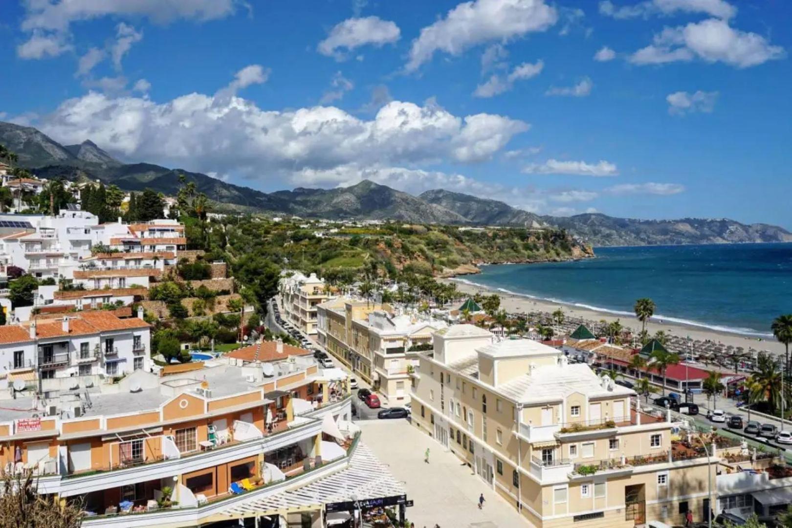 ApartamentosLatin Burriana Playa Nerja Bagian luar foto